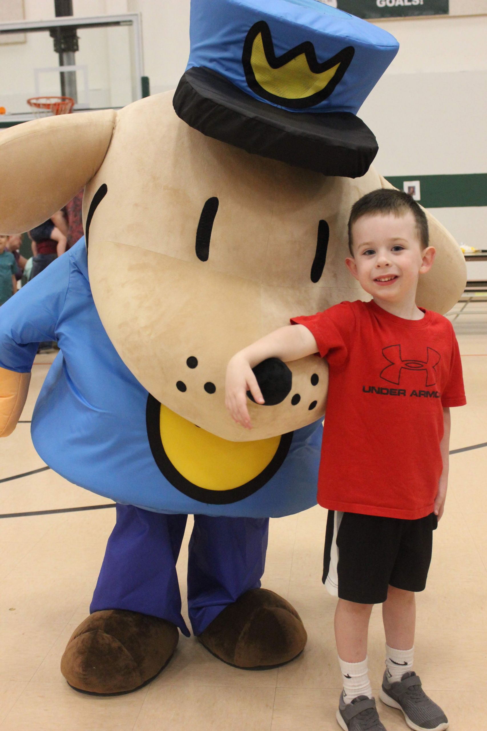 boy with mascot - Kingston K-14